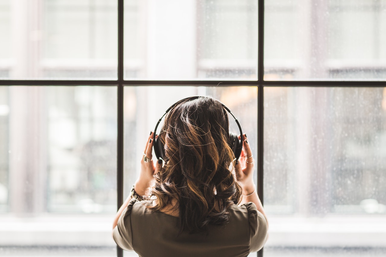 5 Best Focus Music Genres to Listen to When You Need a 25 Hour Day